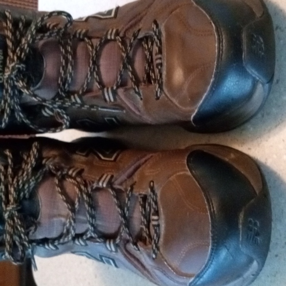 Men's new balance boots size 11